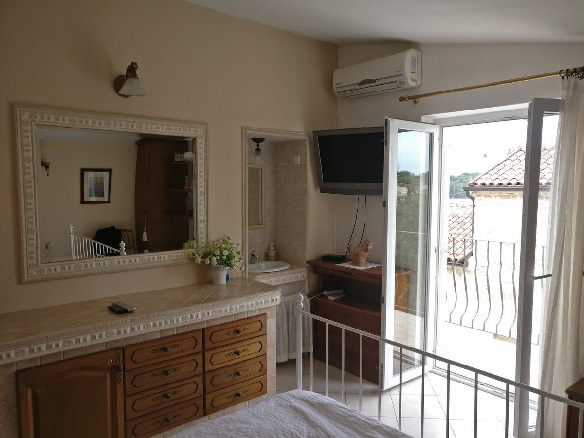 Casa Di *